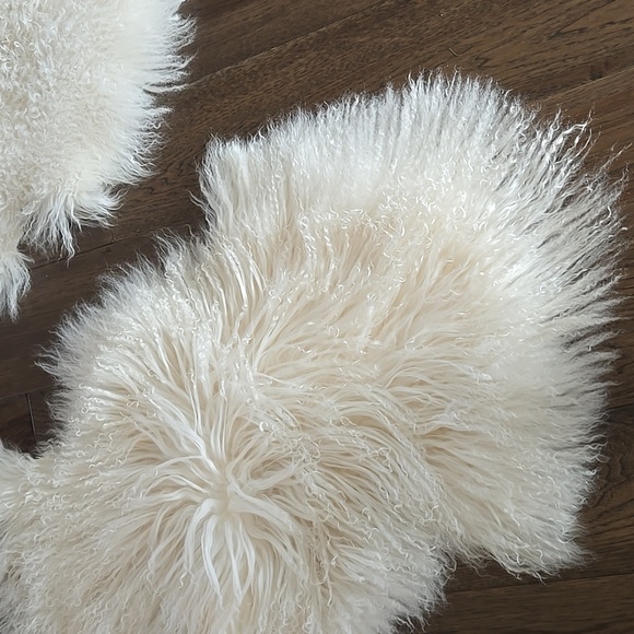Mongolian Fur Rug - Picture 4 of 7